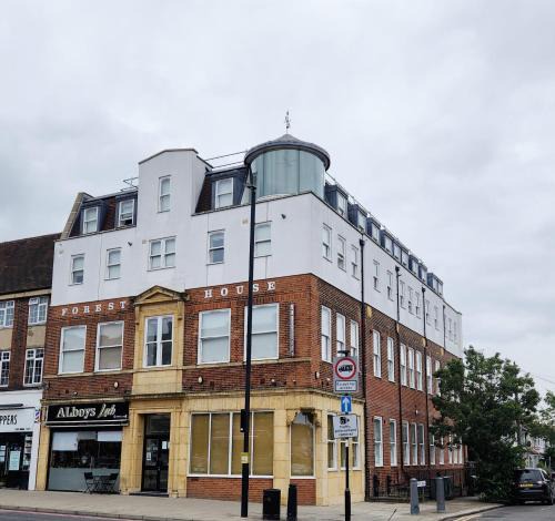 Bowes Hotel | Forest House Hotel