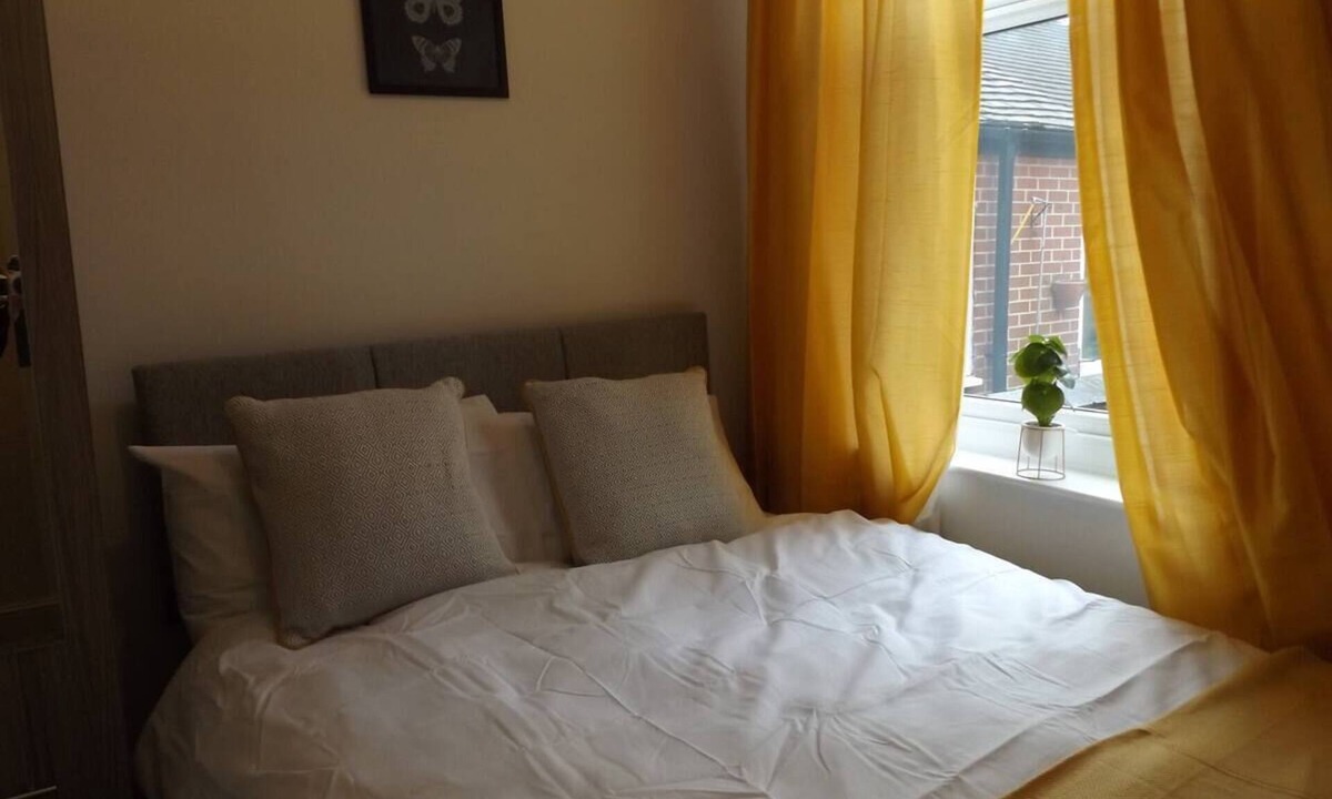 Stoke-on-Trent Apartment | Forest Park House