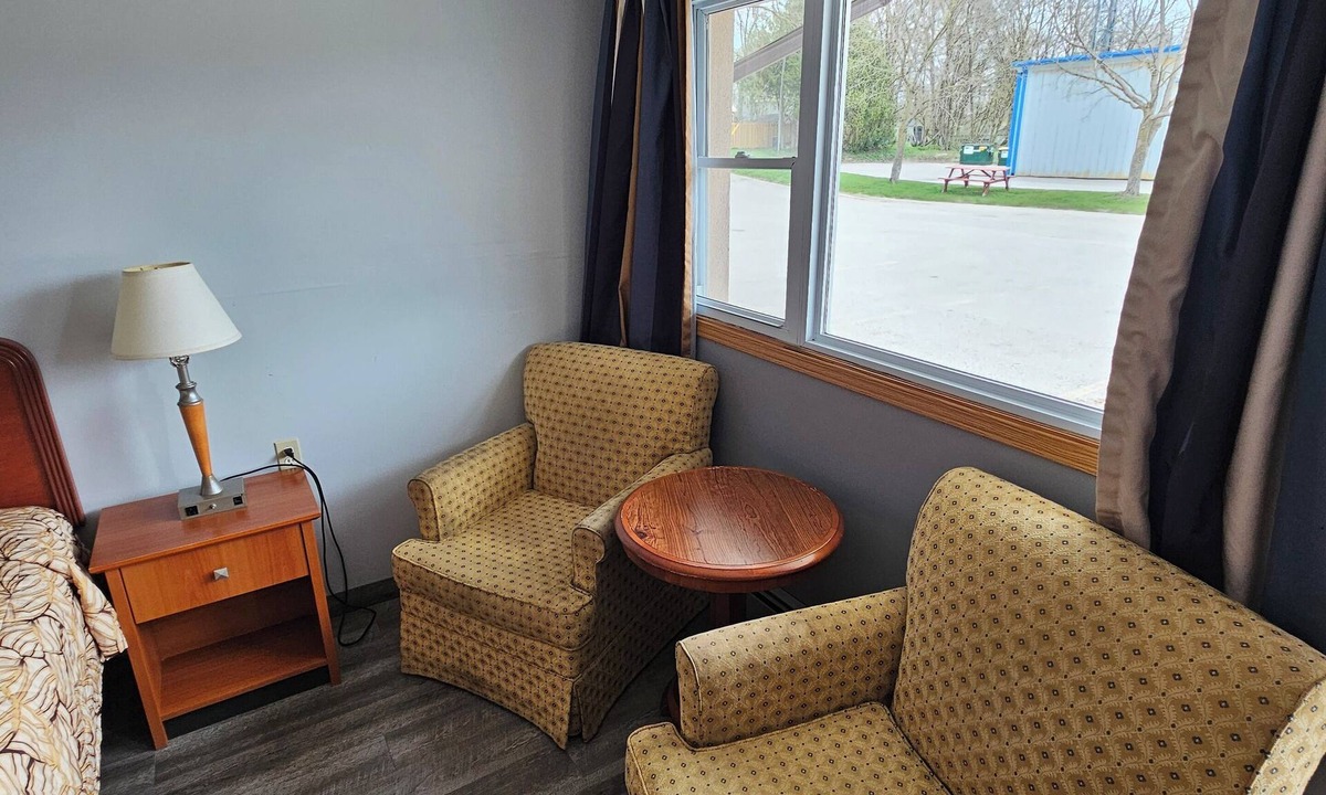 Mount Forest Hotel | Forest Plaza Motel