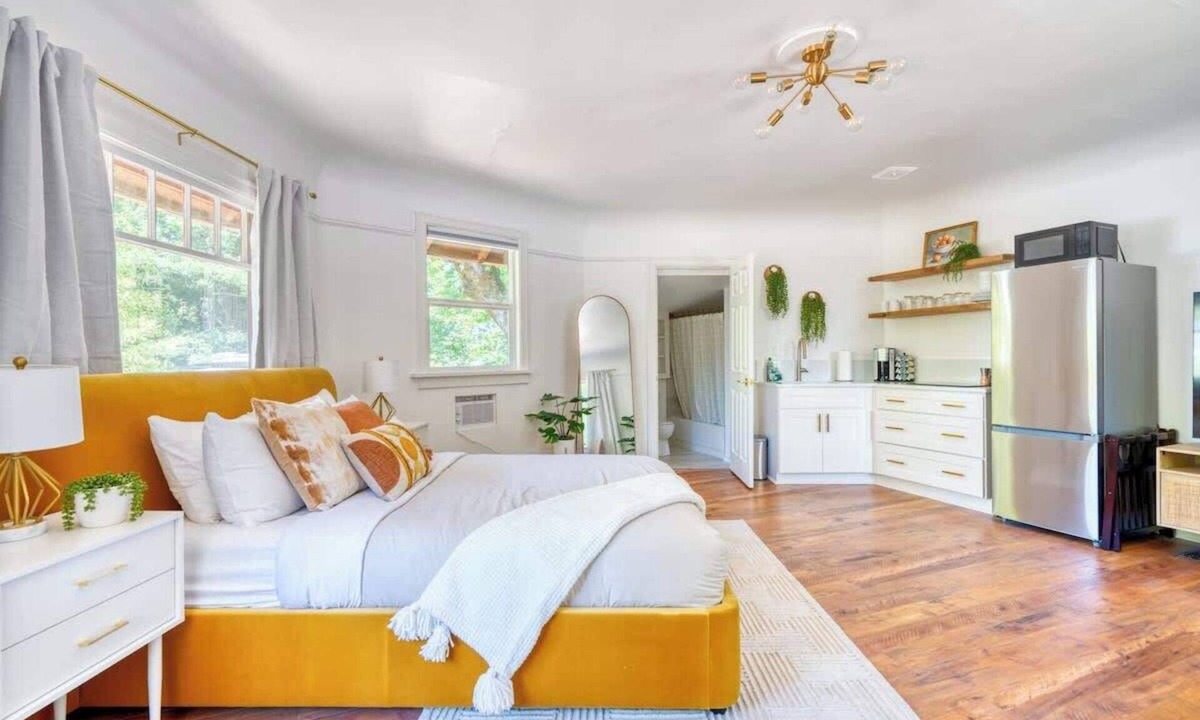 Ashcreek Apartment | Forest Studio Oasis - Mile from Multnomah Village