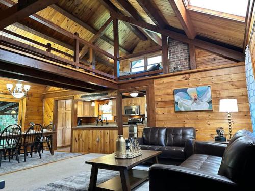 Middletown House | Forest Tree Log Cabin