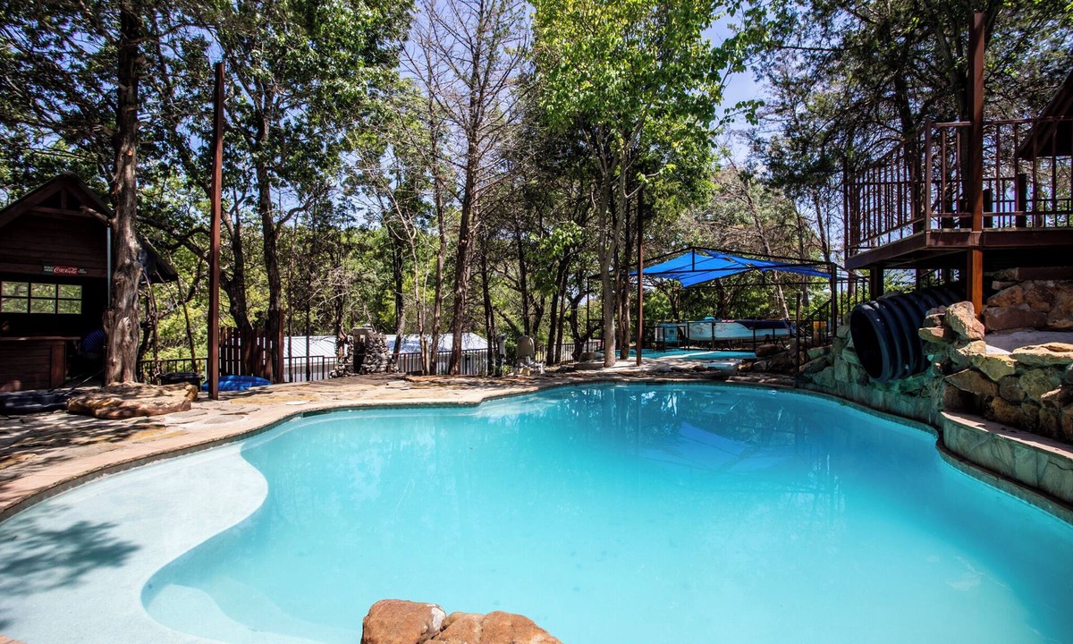 Midlothian House | Forest Venue Retreat – Pool, Pavilion & Tree House