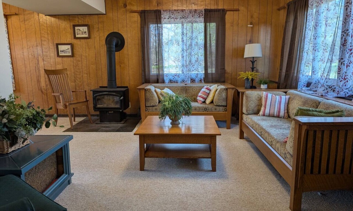 Kasbeer Apartment | Forest View 2bd on 175 Acre Farm