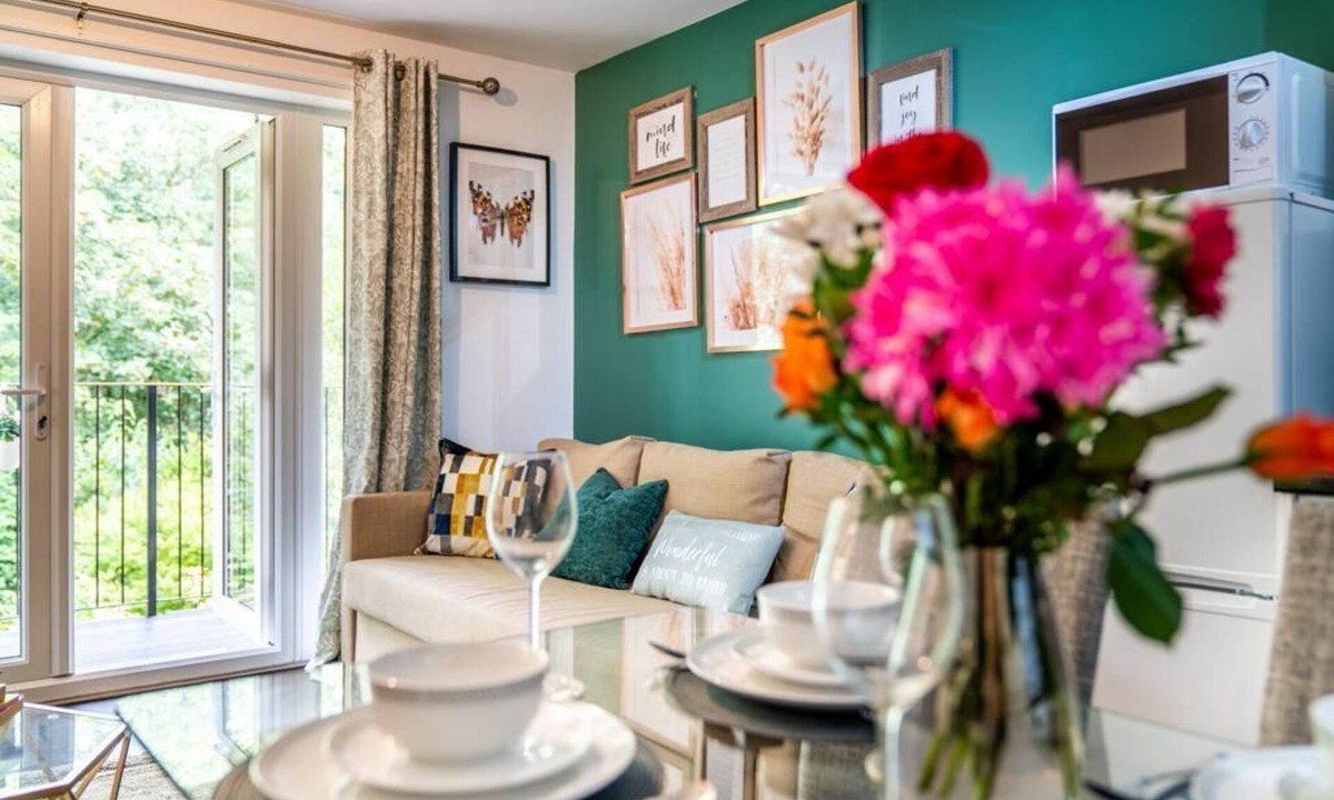 Shirley Apartment | Forest View Apartment with private balcony- Southampton