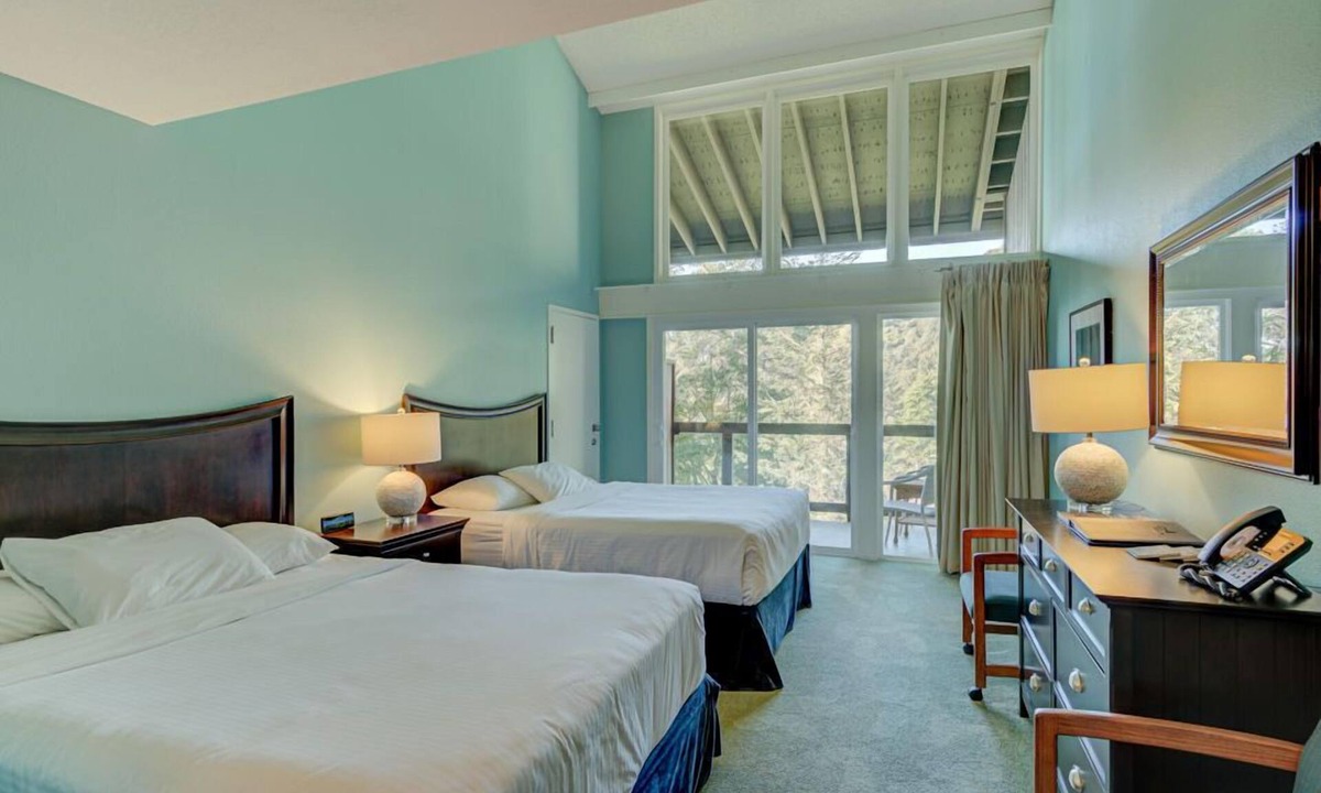 Otter Rock Apartment | Forest-View Room with 2 Queen Beds