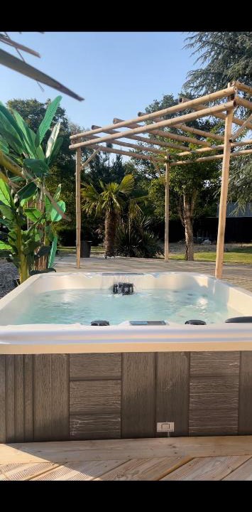 Saint-Clair-de-Halouze Villa | Forest Villa