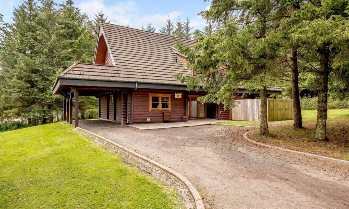 Glenisla Cabin | Foresters Spa Plus, Dundee