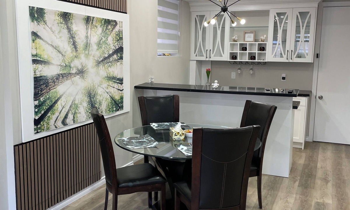 Oakville Apartment | Forget your worries in this 1000 sqft Independent apartment with parking.