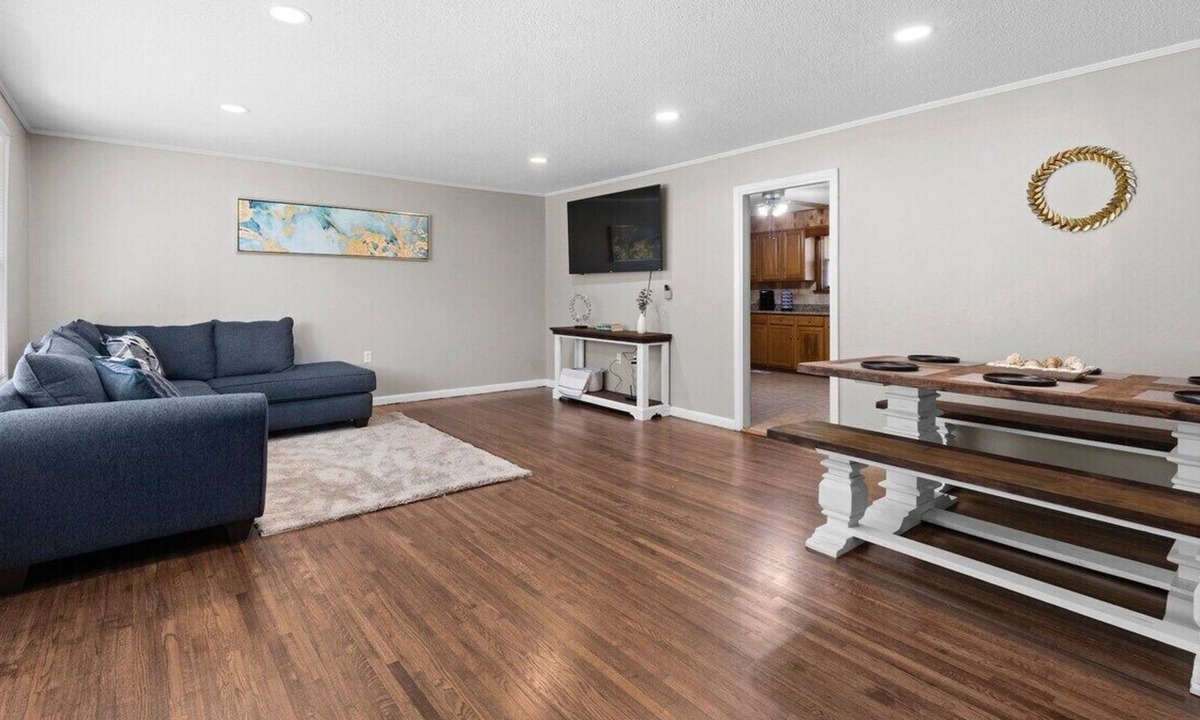 Lupton City House | Forget your worries in this spacious and serene space