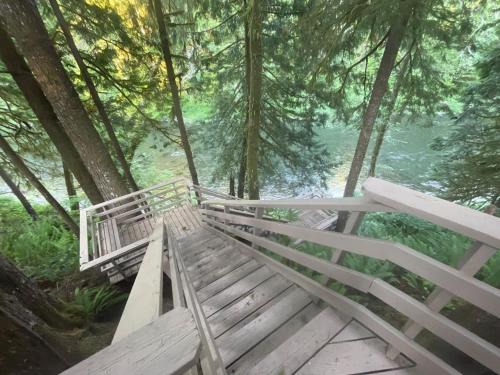 Beaver House | Forks Riverside Serenity