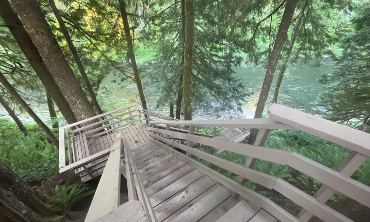 Beaver House | Forks Riverside Serenity