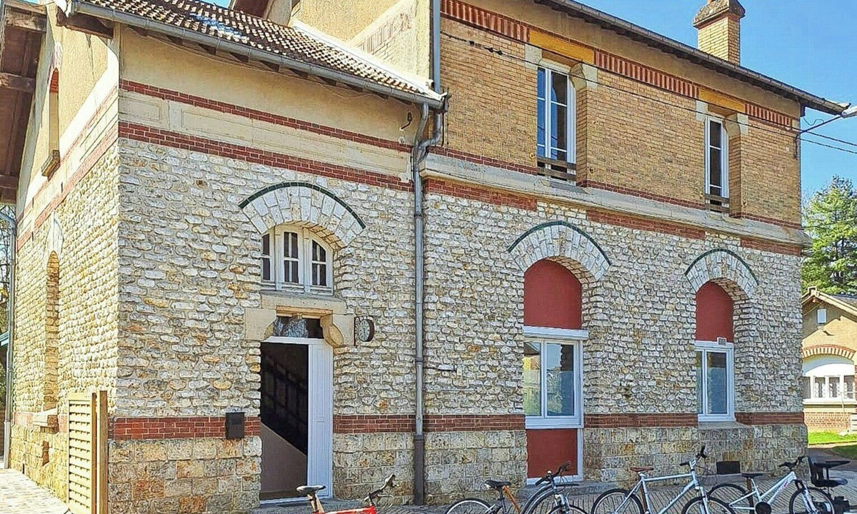 Serqueux House | Former 1909 Family-Friendly Station in Normandy