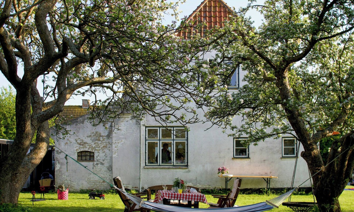 Kragenæs House | Former railway worker's house by Kragenæs harbour