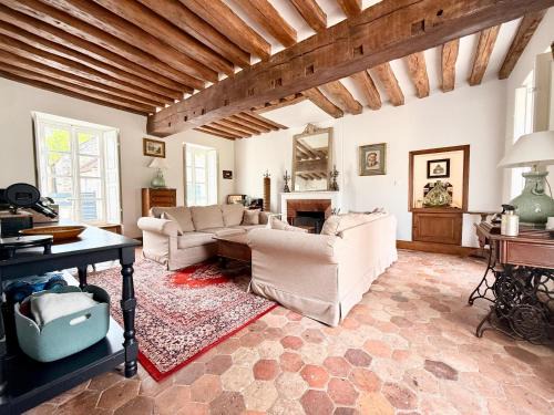 Nanteau-sur-Lunain House | Former riverside rectory