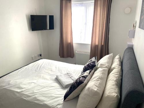 Alibon Apartment | Forsyth Apartment - Spacious and Comfortable 2 bedrooms