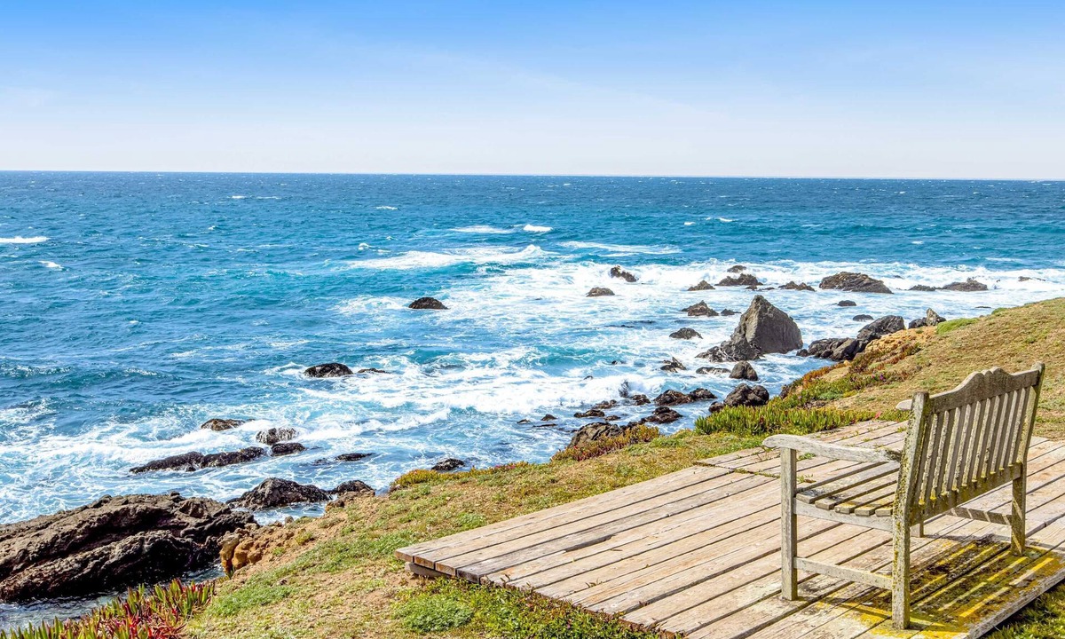 Fort Bragg House | Fort Bragg Oceanfront Home - Hot Tub & Game Room