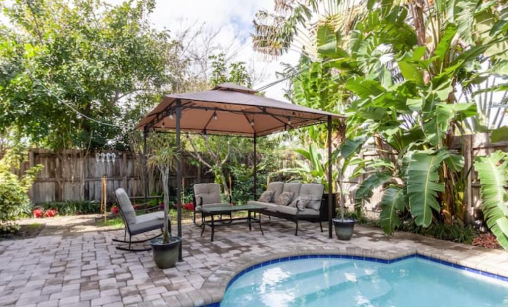 Imperial Point Apartment | Fort Lauderdale guest house