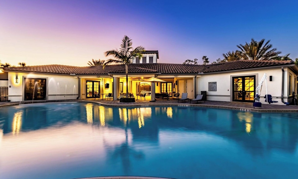 Three Oaks Apartment | Fort Myers 2BR Condo | Pool + BBQ + Gym
