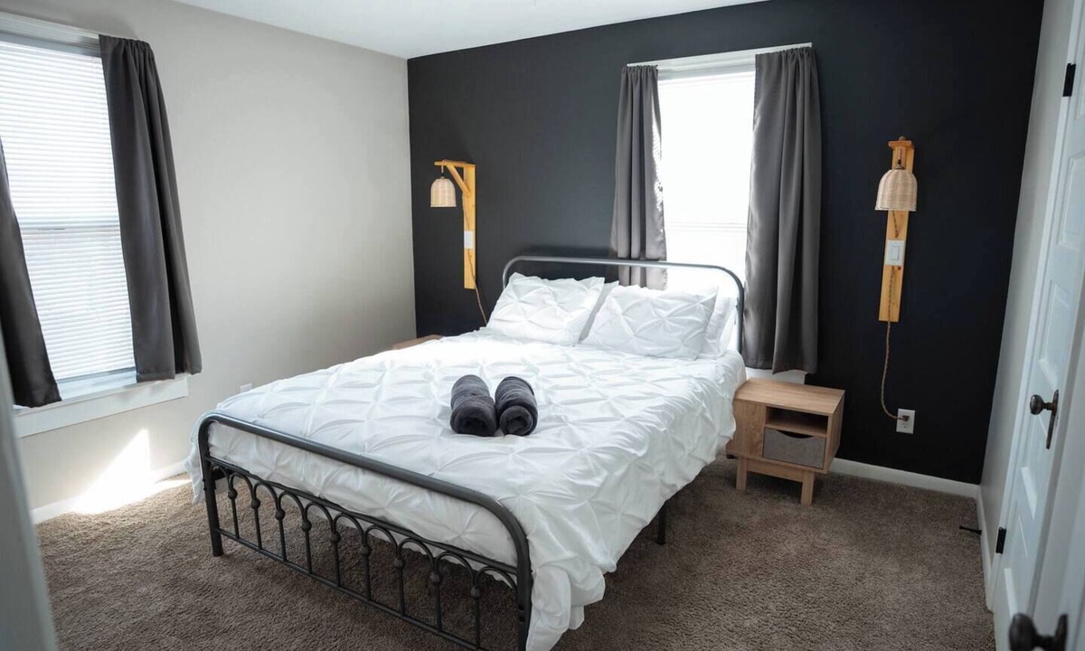 Saint Marys  Allen County Apartment | Fort Wayne Apartment with 2 Queen Beds | Comfortable Stay