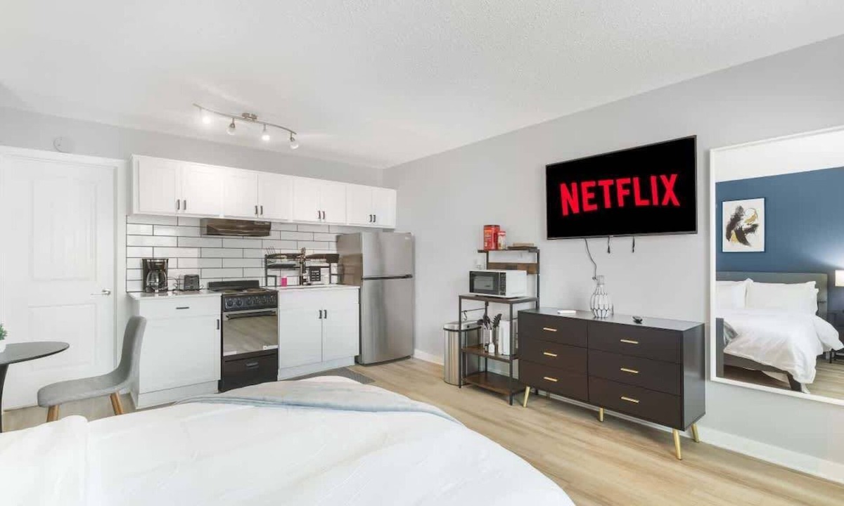 Haltom City Apartment | Fort Worth Studio3 – 10 Min to Downtown, Gym, Pets