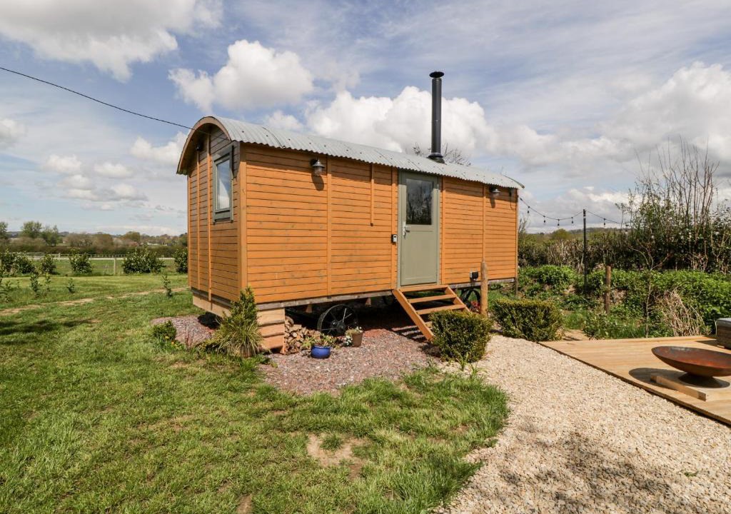Chard House | Forton House Shepherd's Hut 1
