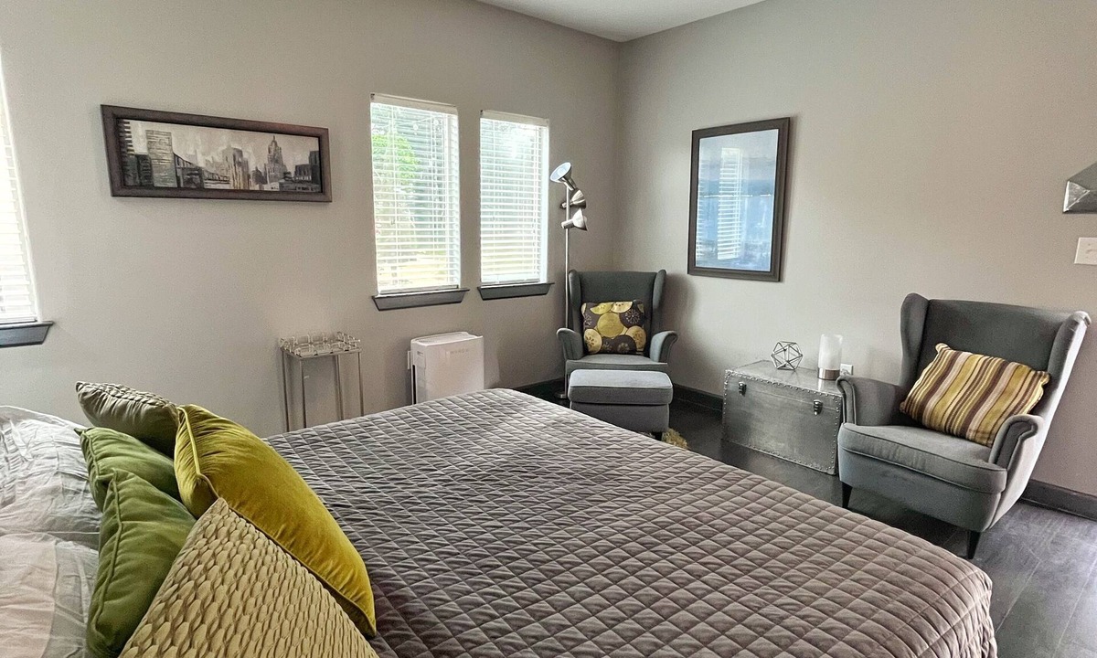 Lincoln Park Villa | Fortunata Winery Villa #2, Cozy & Modern Retreat