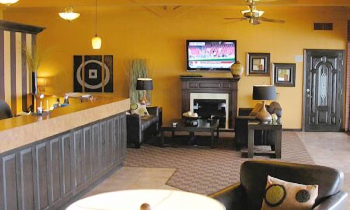 Newport Hotel | Fortune Inn And Suites Newport