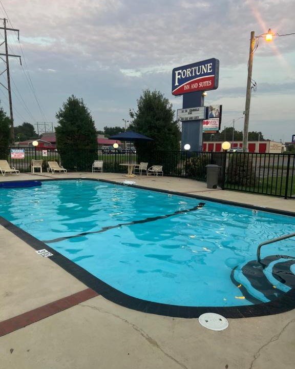 Newport Hotel | Fortune Inn & Suites