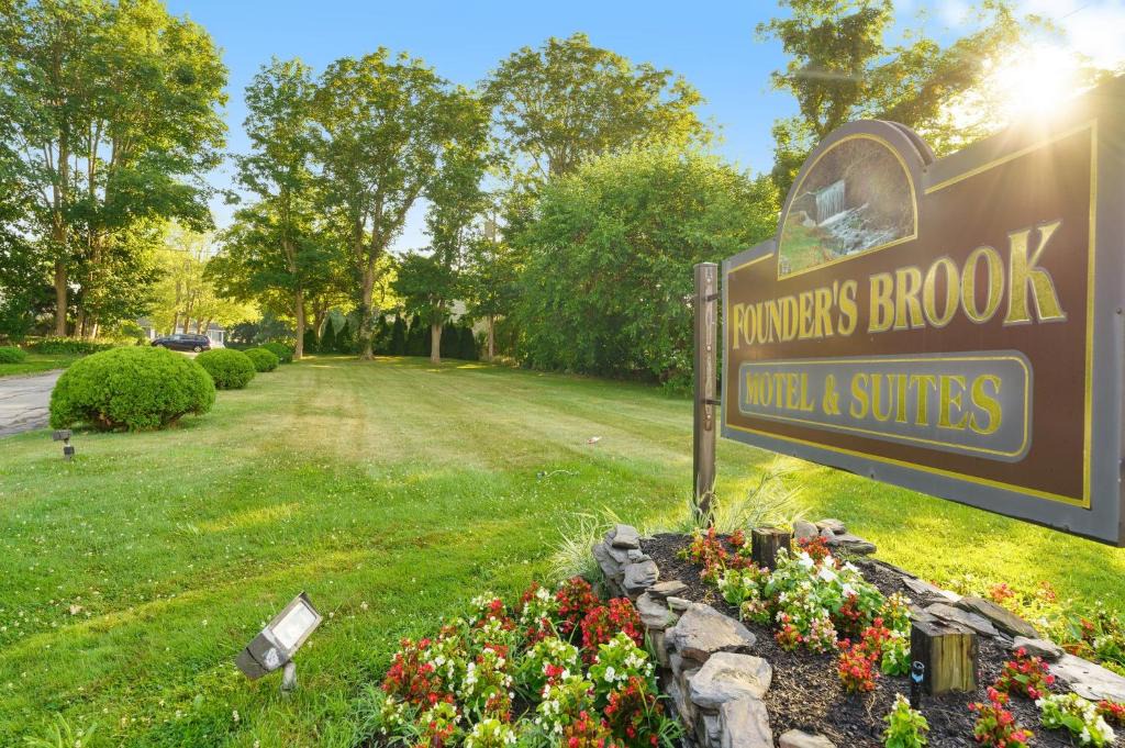 Portsmouth Hotel | Founder's Brook Motel and Suites