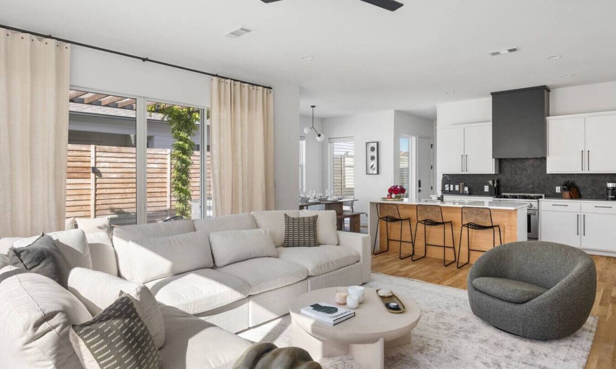 Dallas House | Fountain Bleau #2 |Oak Lawn Luxury Stay | Fire Pit & Grill | 7 Mins to Airport