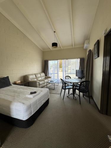Tauranga South Hotel | Fountain Court Motel