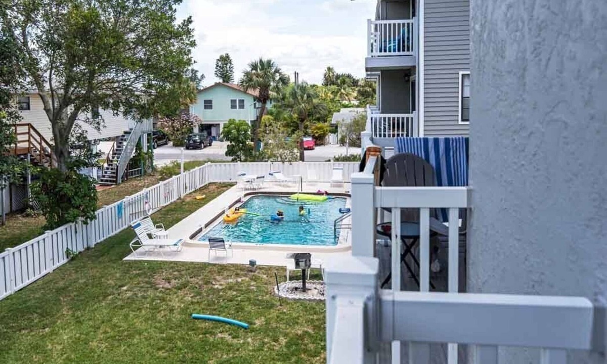 Holmes Beach Condo | Fountain Head 6 - Condo 2 Bedroom/1.5 Bath , maximum occupancy of 4 people. Holmes Beach Anna Maria Island