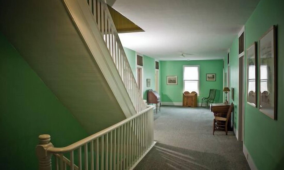 Lake Leelanau Resort | Fountain Point - Hotel Room 6