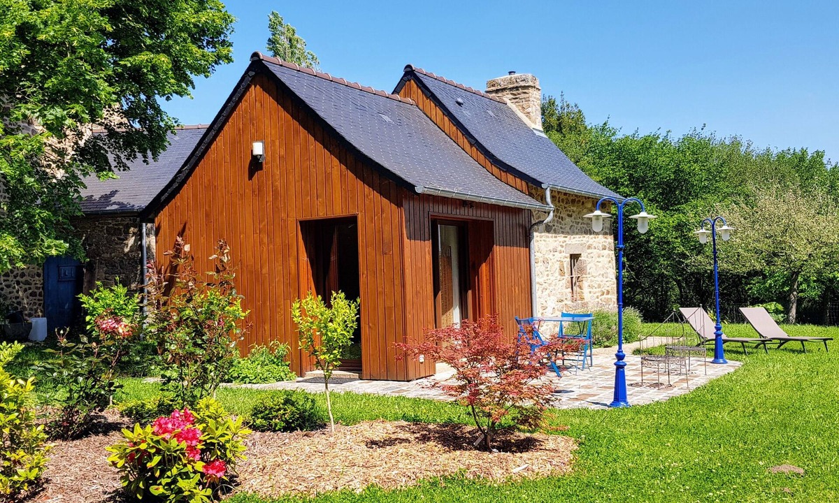 Roz-sur-Couesnon House | Four à Pain d'Eugénie – Happiness Awaits in the Bay!