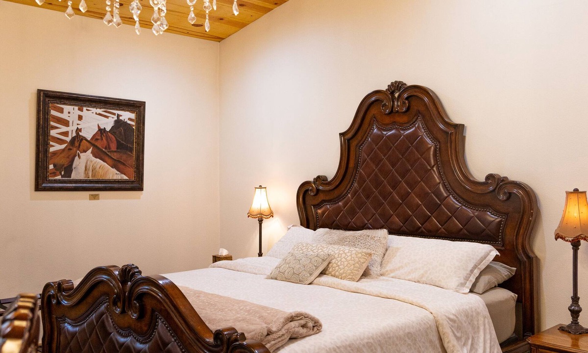 Valley View Cabin | Four 6666 - Come experience a sleepover with our Giraffe, Puzzles and Jigsaw!