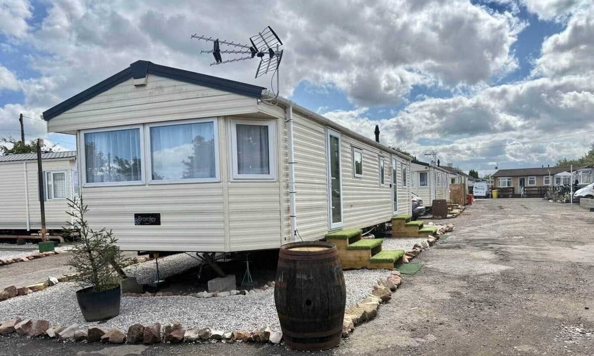 Glasgow House | Four-bed Delta Caravan, Glasgow