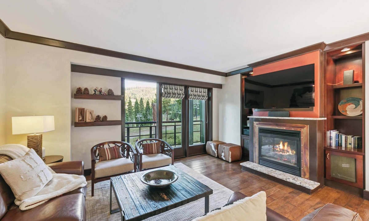 Truckee Condo | Four-Bedroom · 4.5 Bath · Resort View · Sleeps 10