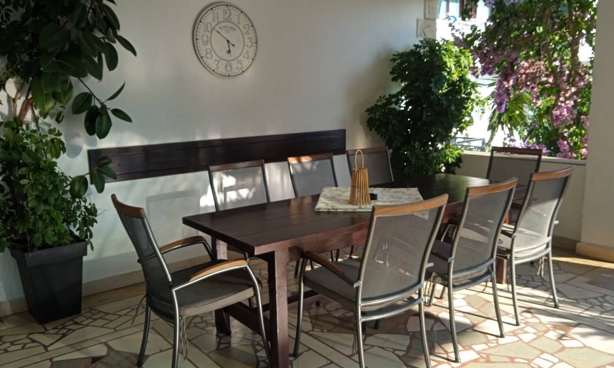 Sucuraj Apartment | Four-bedroom apartment near beach Sućuraj (Hvar) (A-578-b)