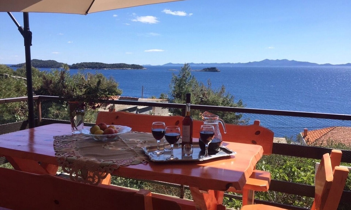 Blato Apartment | Four-bedroom apartment near beach Prižba, Korčula (A-10061-b)