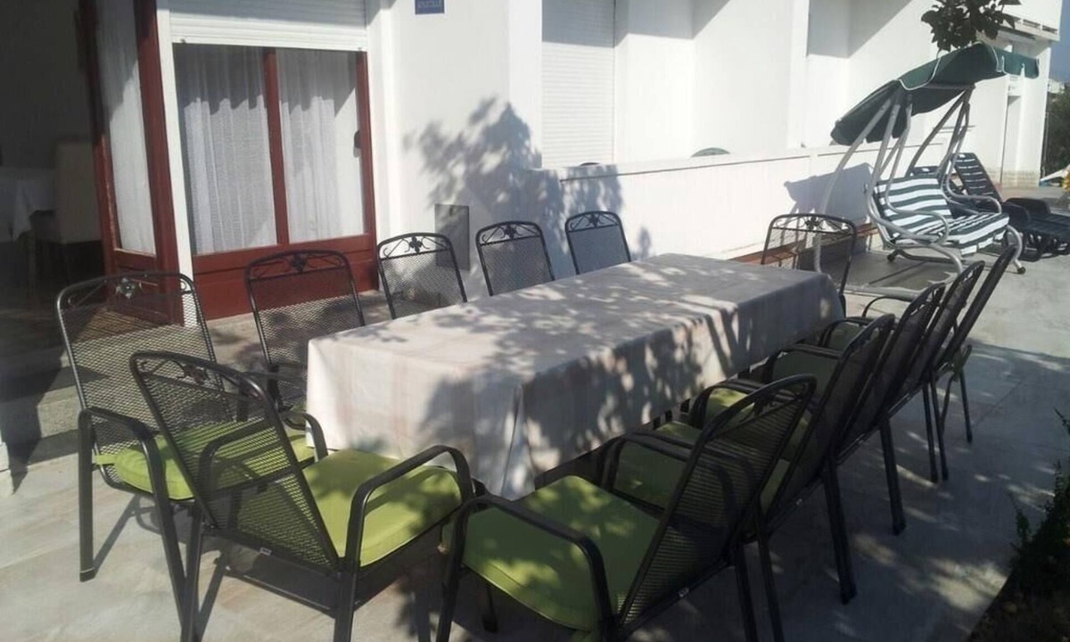 Banjol Apartment | Four-bedroom apartment with terrace Banjol, Rab (A-16645-a)