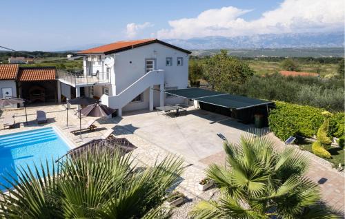 Posedarje House | Four-Bedroom Holiday Home In Islam Latinski