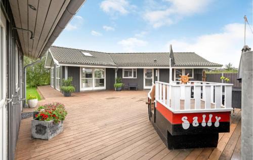 Flovt Strand House | Four-Bedroom Holiday Home In Haderslev