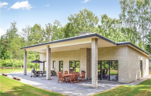 Øksenmølle House | Four-Bedroom Holiday Home In Ebeltoft