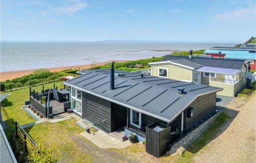 Hjerting House | Four-Bedroom Holiday Home In Esbjerg V