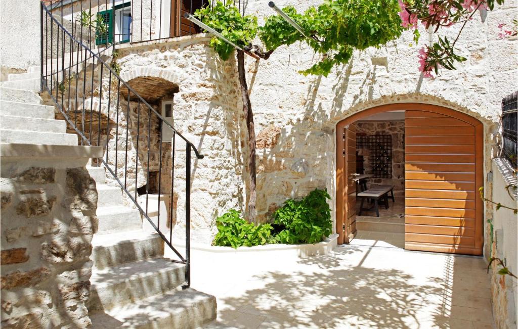 Bol House | Four-Bedroom Holiday Home in Bol