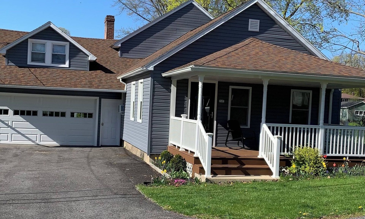 Town of Owasco House | Four bedroom home in the beautiful Finger Lakes region includes lake access!