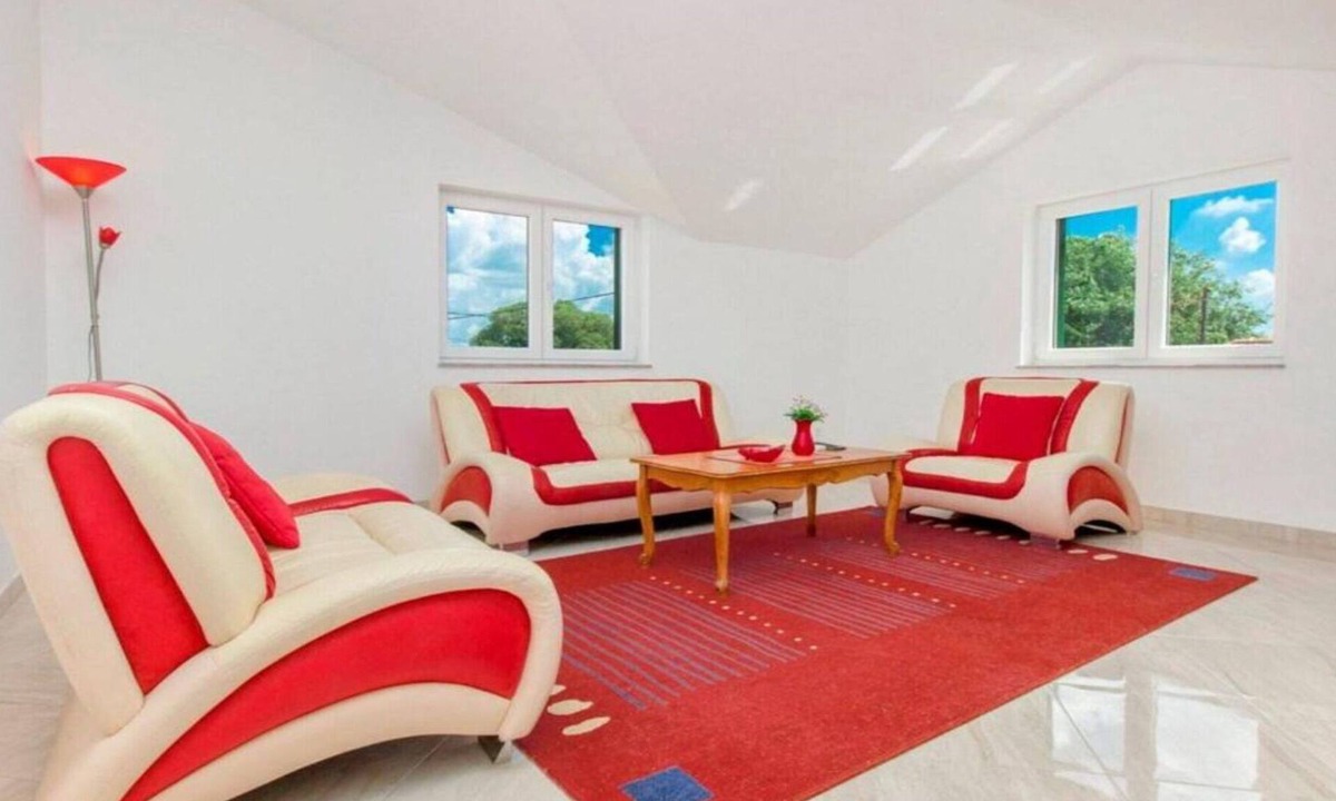 Bristane House | Four Bedroom Villa with the pool