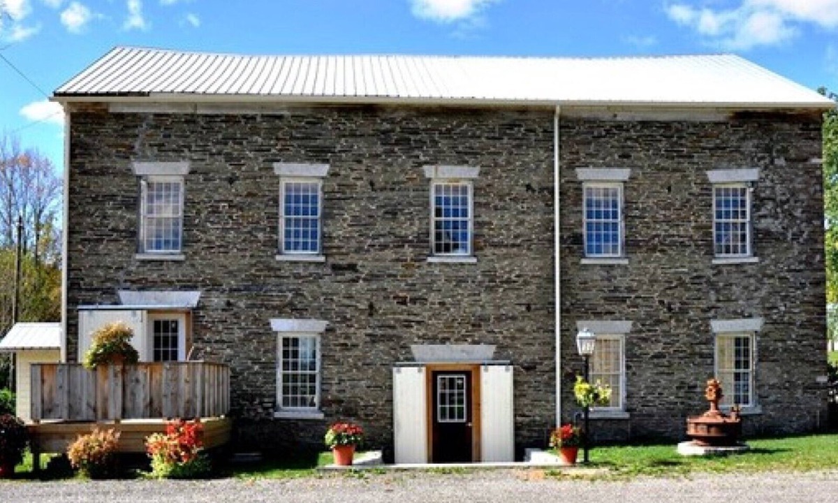 Cooperstown House | FOUR BEDROOOM SUITES AND SHARED SALTWATER POOL