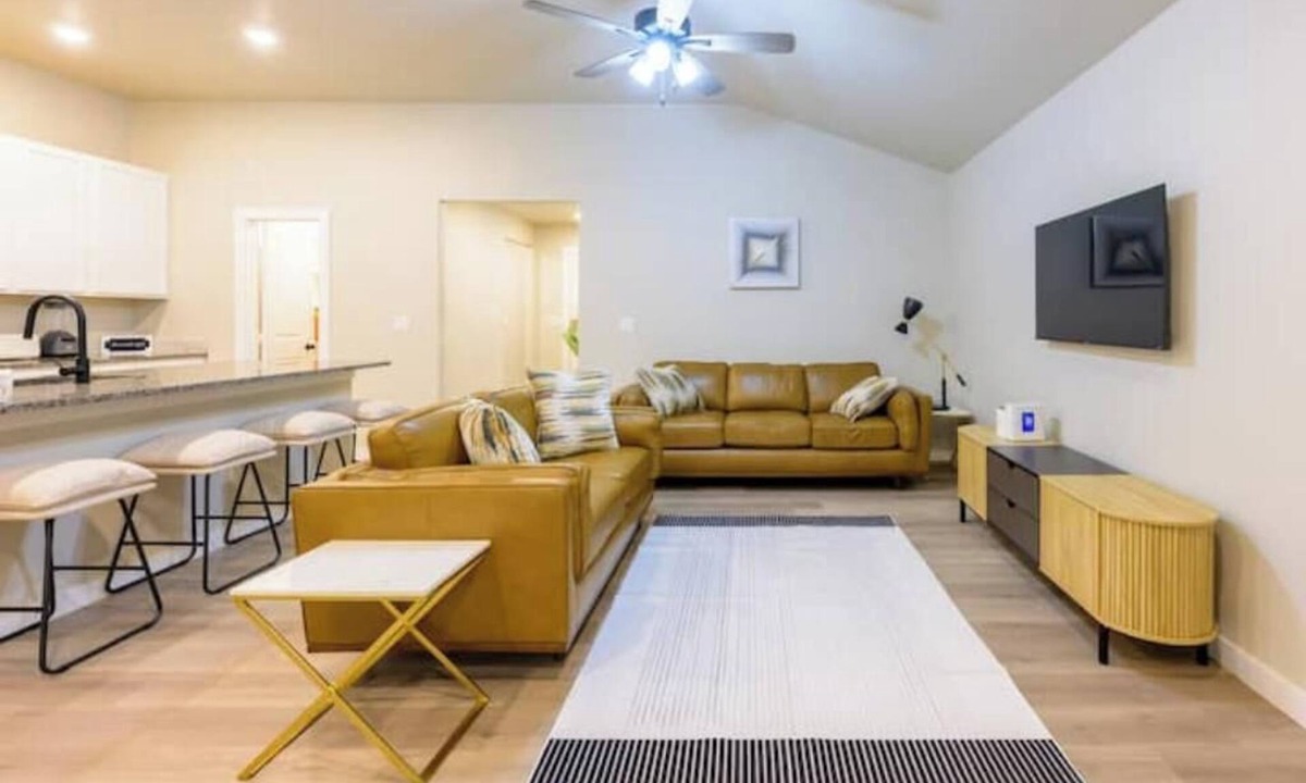 Odessa House | Four beds w/1 king, 3 queen beds each with a TV. Centrally located! No pets