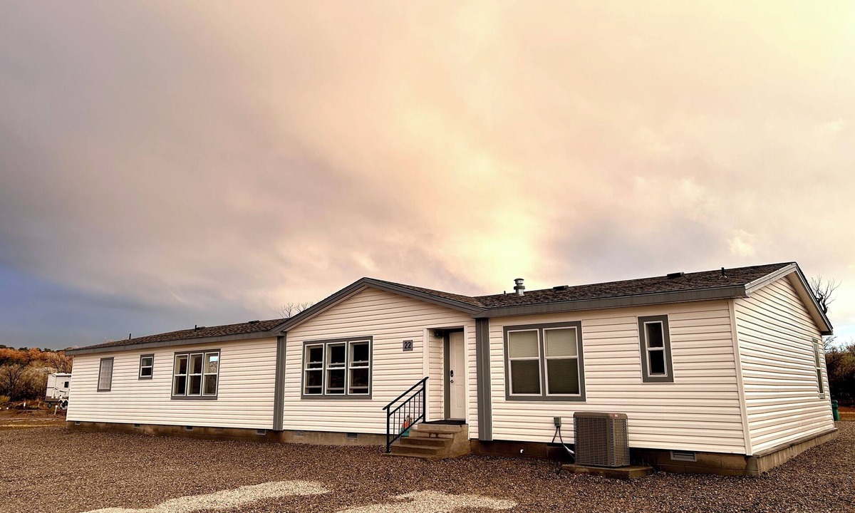 Aztec House | Four Corners Retreat! Spacious 4-bedroom house in Aztec, NM.